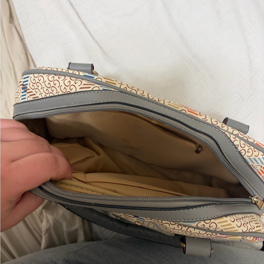 Stylish Guess Multicolor Patterned Handbag - image 6